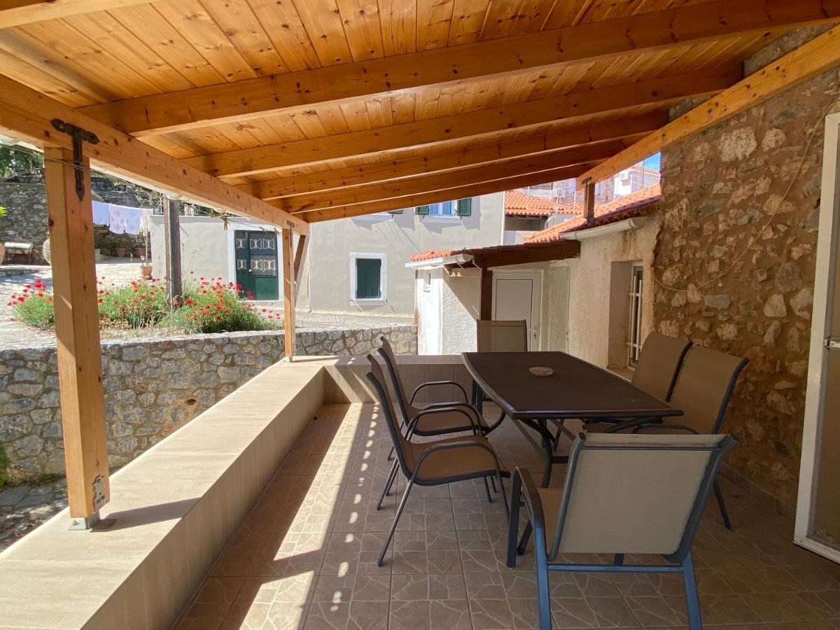 הוילה מונמבאסיה Barbajonn'S Stone House מראה חיצוני תמונה